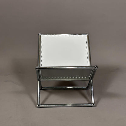 USM Haller Zeitschriftenständer in lichtgrau mit Metallrahmen und Maßen 40 x 38 x 40 cm
