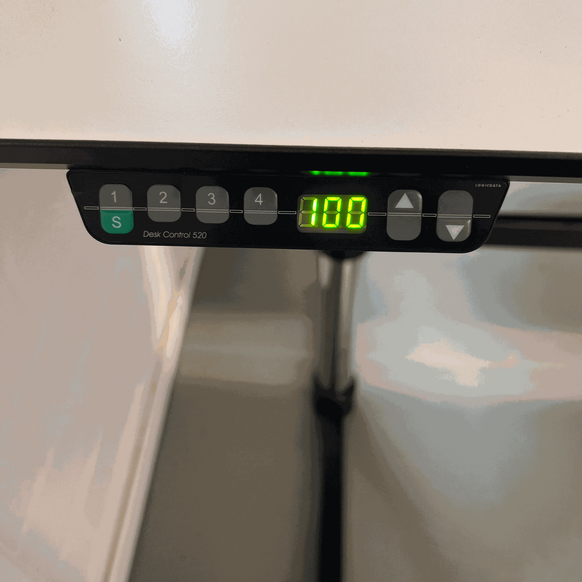 USM Kitos E2 electric height-adjustable desk control panel with memory function and LED display