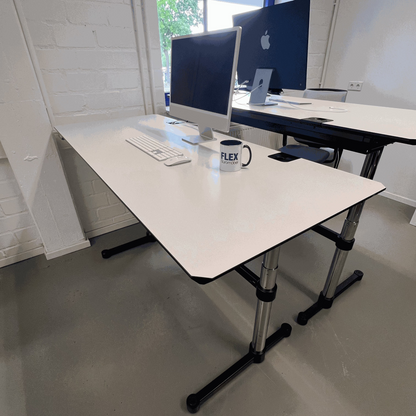 USM Kitos E2 electric height-adjustable desk 175x75cm with pearl gray resin tabletop and cable management system