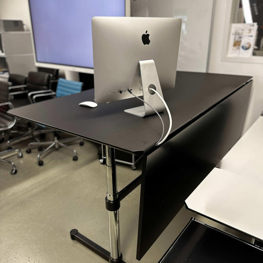 USM Kitos E3 elektrisch höhenverstellbarer Schreibtisch 180x90 cm schwarz matt mit Kabelkanal und Sichtschutz