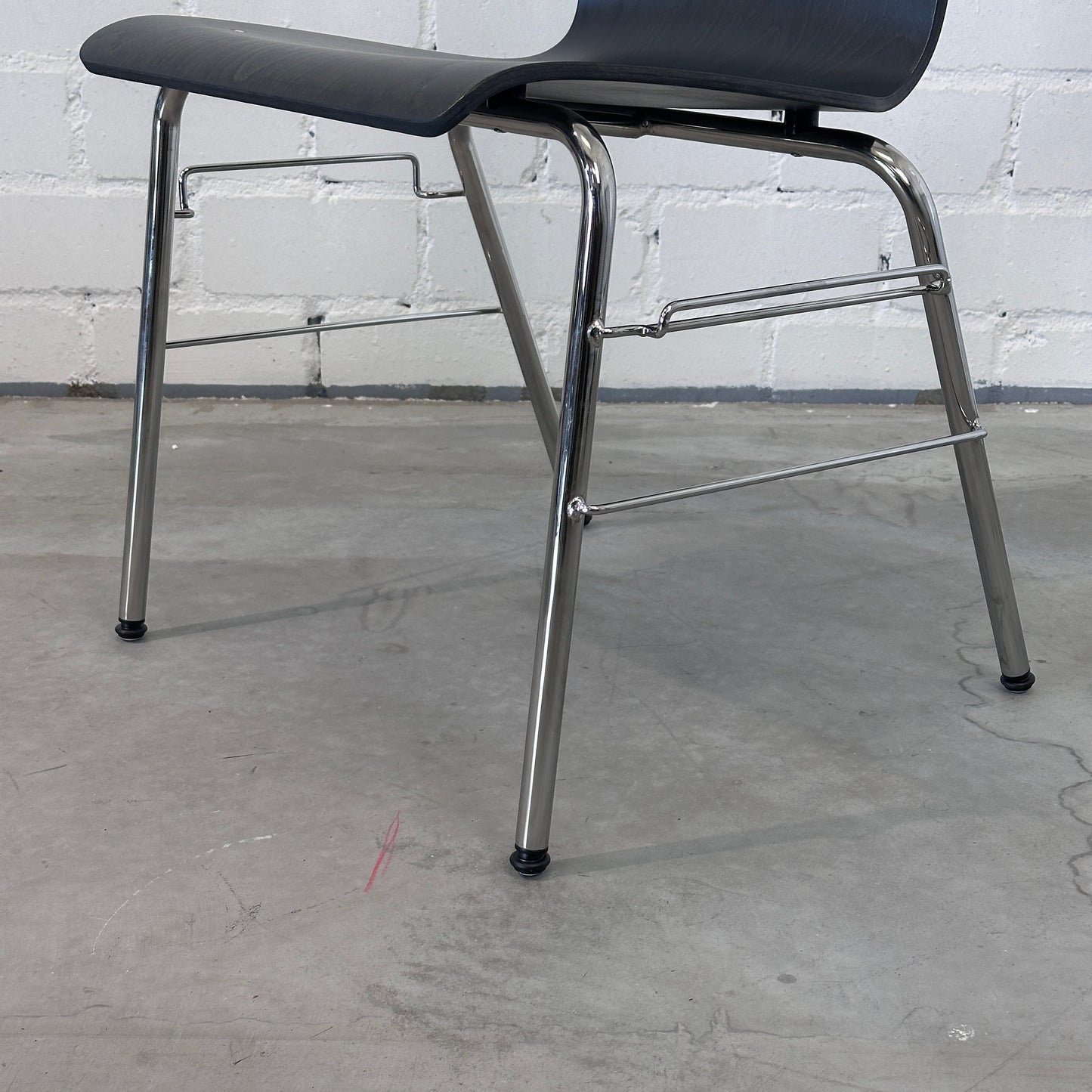 Hiller Objektmöbel Stapelstuhl Atlanta Buche anthrazit gebeizt