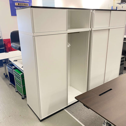 Vario M3 Garderobenschrank white sliding door wardrobe with coat rail and handle strip without lock in office setting