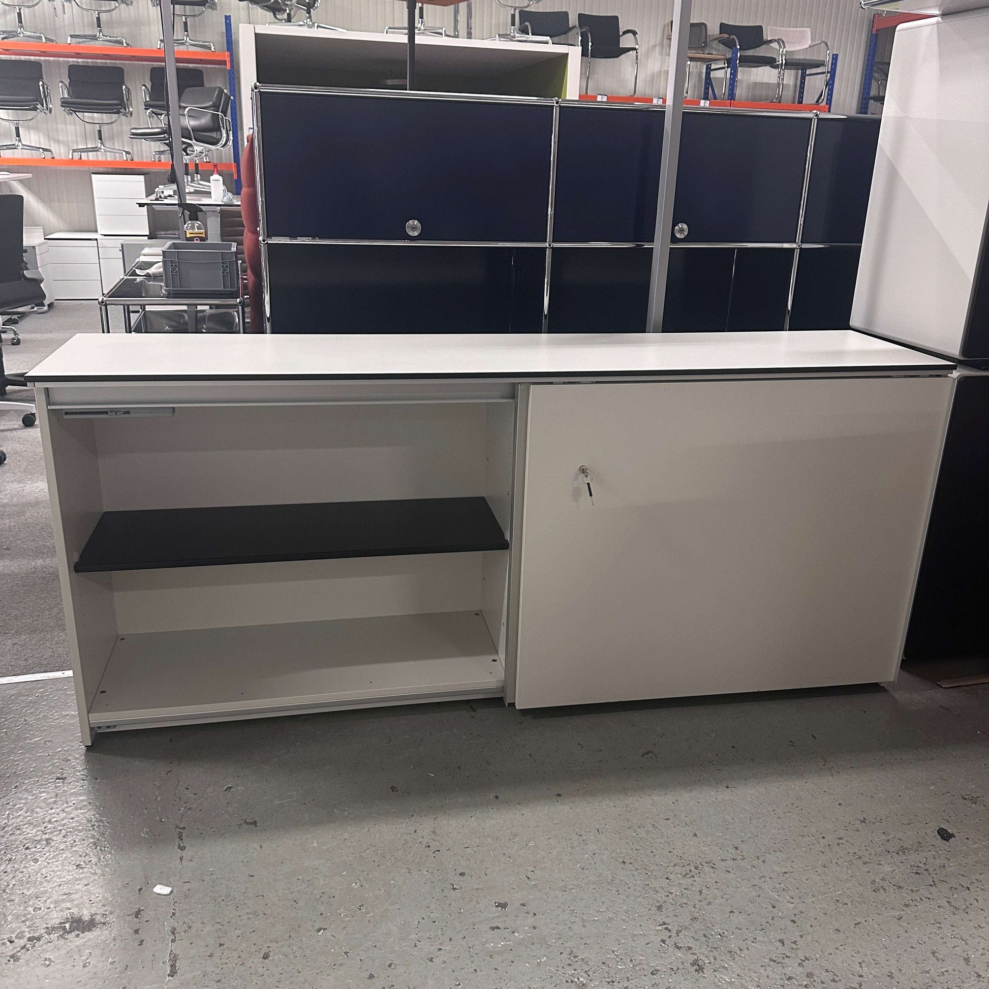 Vario M9 Sideboard in premiumweiß mit Softclose Schiebetüren und abschließbarem Fach, Maße 200x88x45 cm