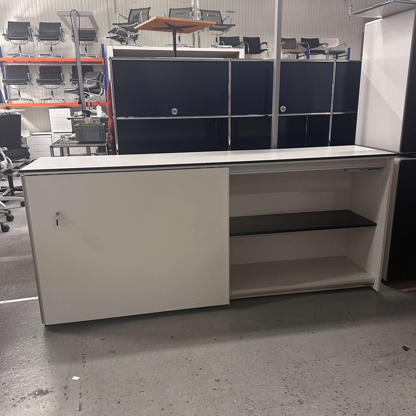 Vario M9 Sideboard in premiumweiß mit Softclose Schiebetüren und abschließbarem Stauraum, 200x88x45 cm