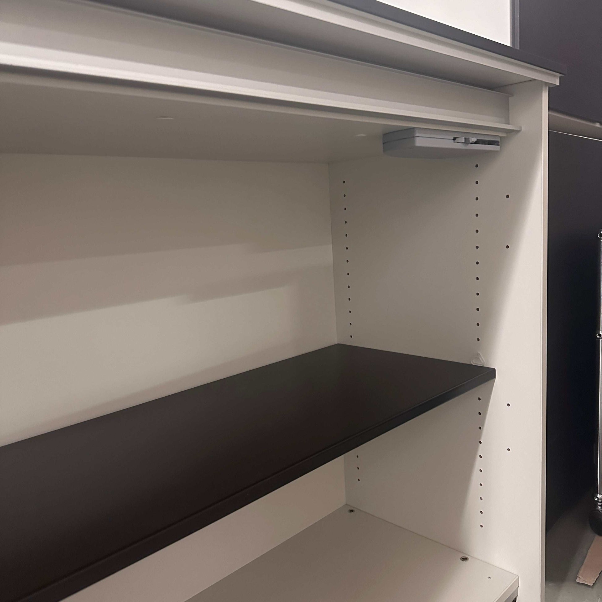 Vario M9 Sideboard 2OH in premiumweiß mit Softclose-Schiebetüren und abschließbarem Korpus, Maße 200x88x45 cm