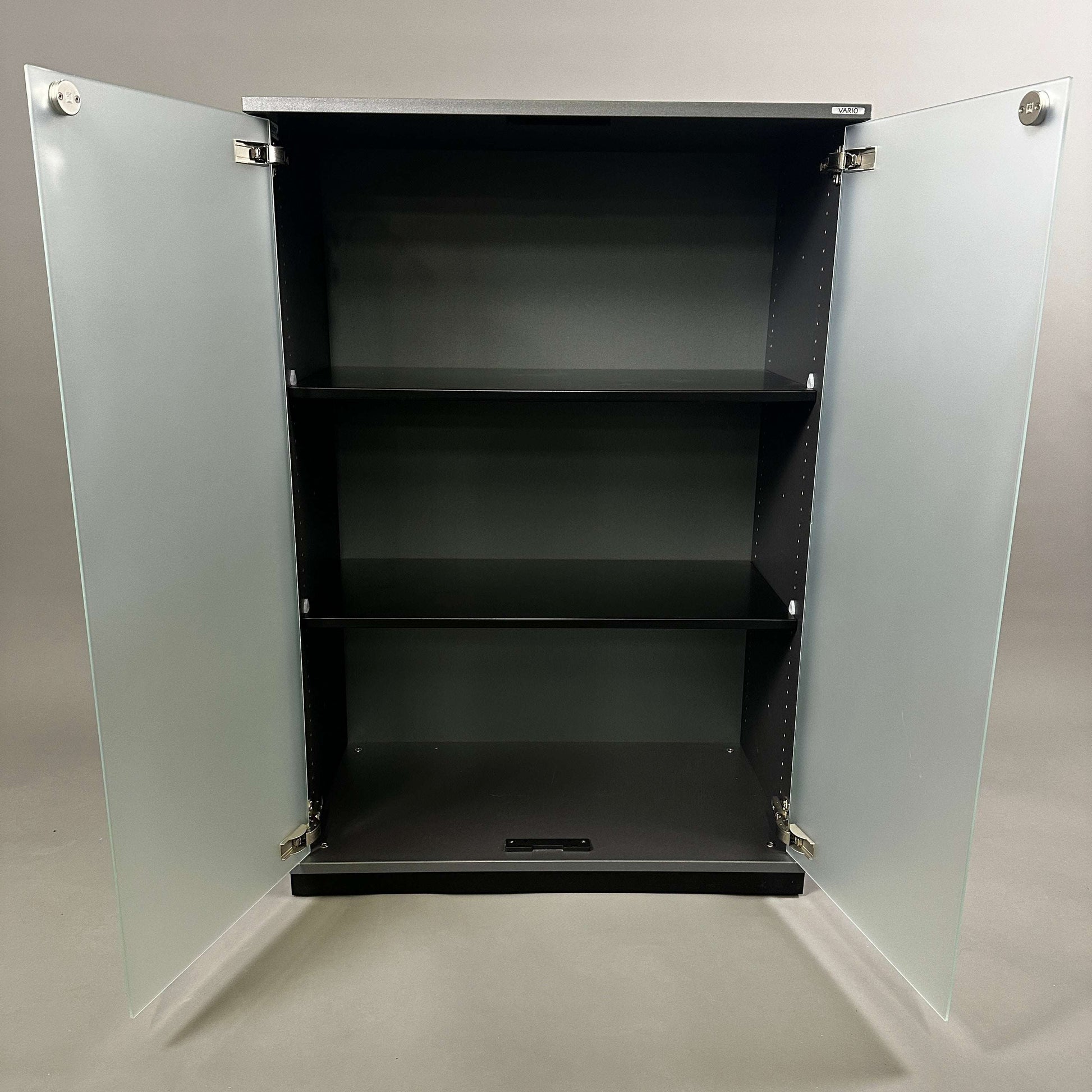 Vario Sideboard anthrazitgrauer Hochschrank mit abschließbarer Glasfront und drei offenen Regalfächern