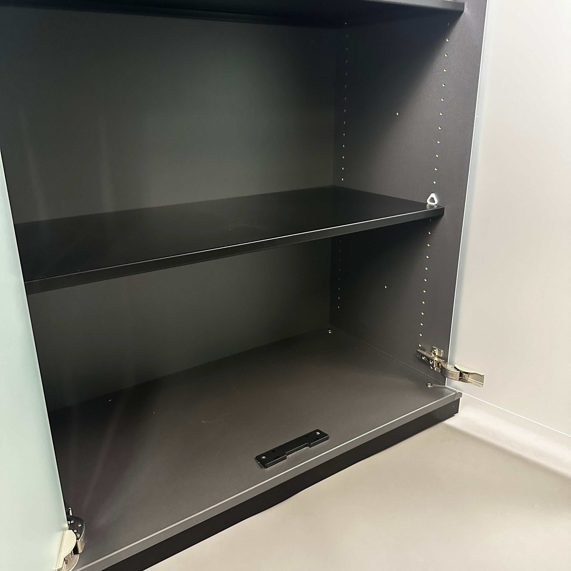 Vario Sideboard anthrazitgrau mit Glasfront und zwei Fächern, abschließbar, moderne Optik