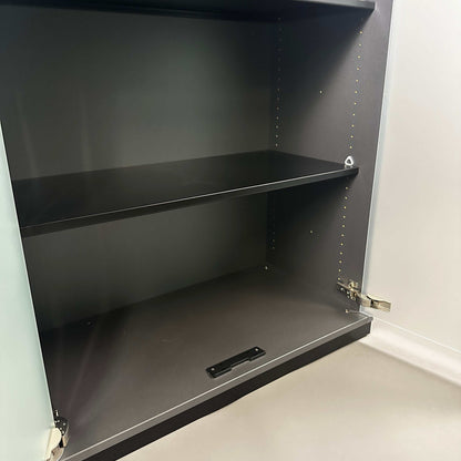 Vario Sideboard anthrazitgrau mit Glasfront und zwei Fächern, abschließbar, moderne Optik