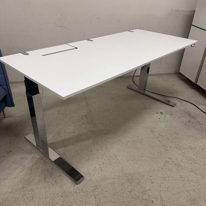 Vario Stage Schreibtisch höhenverstellbar 160x80 cm mit weißer Tischplatte und chrom Gestell