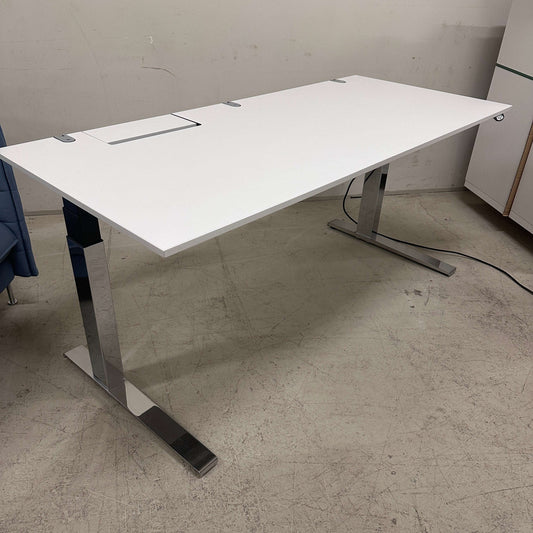 Vario Stage Schreibtisch höhenverstellbar 160x80 cm mit weißer Tischplatte und chrom Gestell