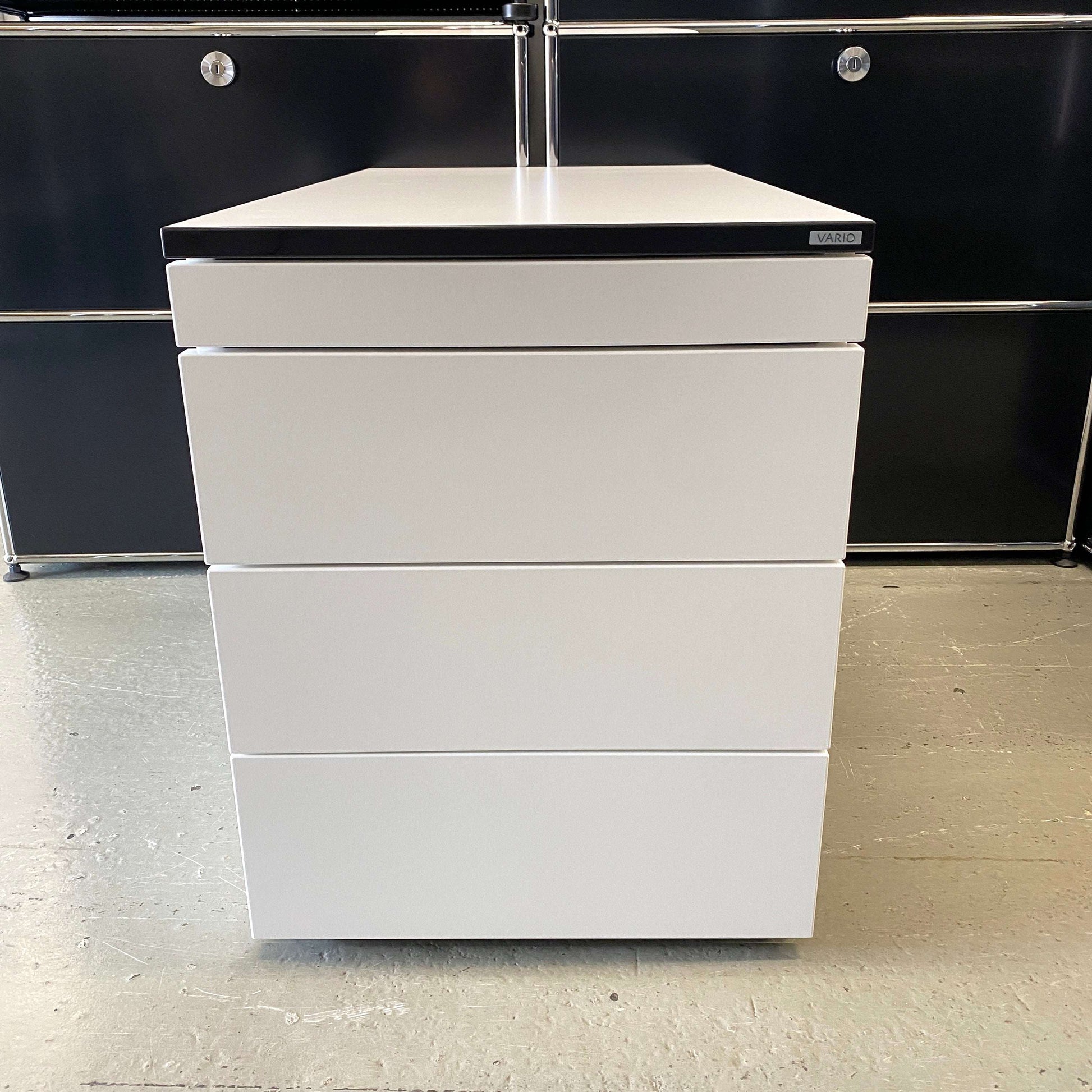 Vario VERSA S Rollcontainer white mobile pedestal with three drawers and removable tray on hard wheels