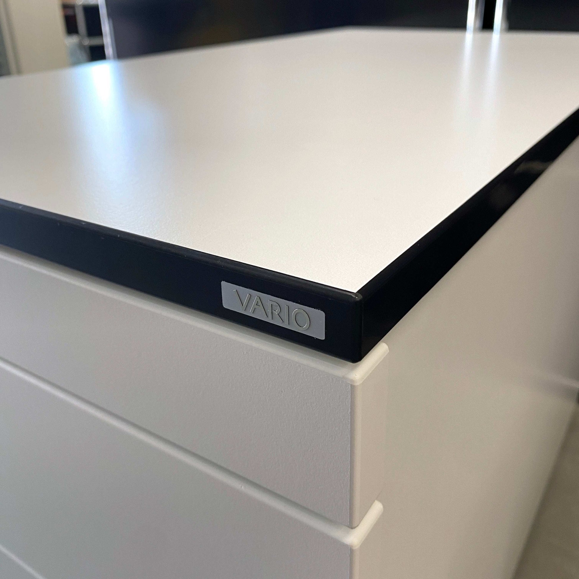 Close-up of Vario VERSA S Rollcontainer with premium white surface and black edge trim.