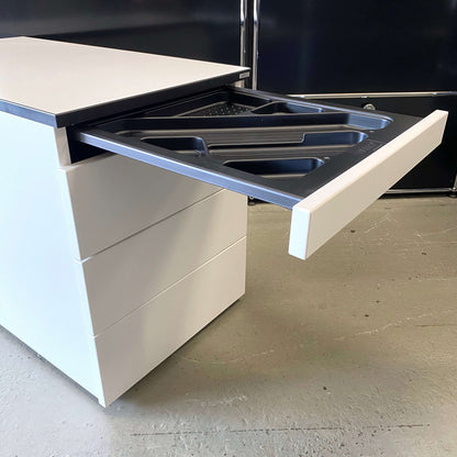 Vario VERSA S Rollcontainer white office drawer unit with open top organizer tray and three closed drawers on wheels