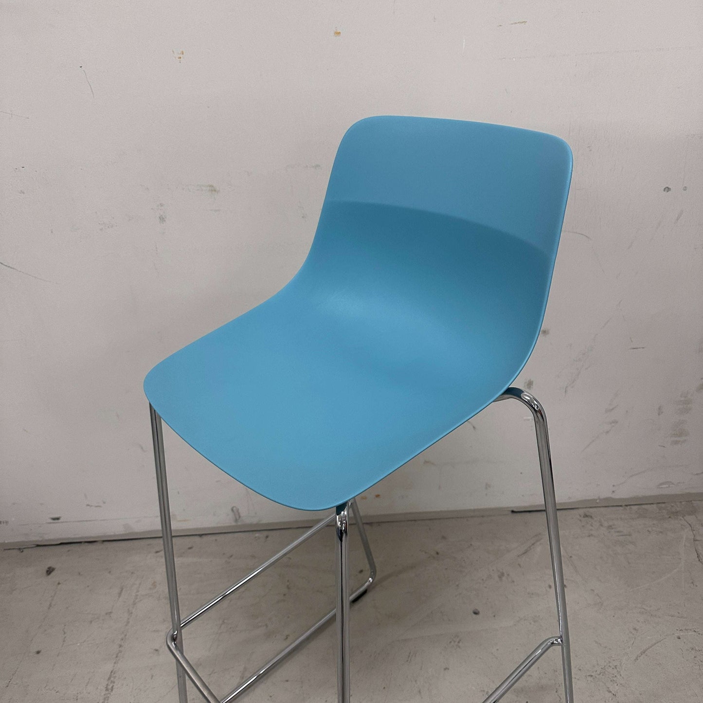 Viasit Solix Barhocker mit petrolblauer Sitzfläche aus Kunststoff und verchromtem Metallgestell