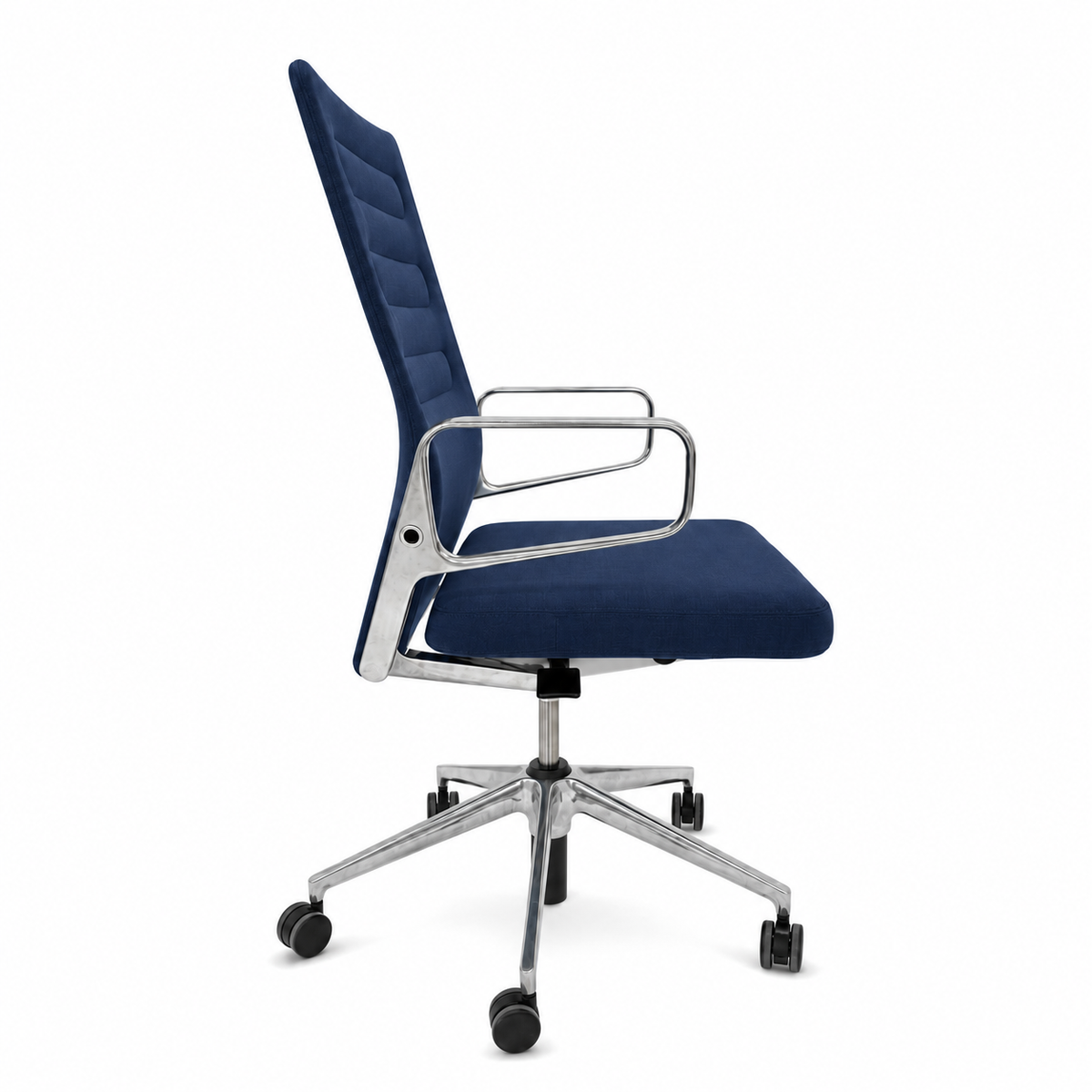 Vitra AC4 Work Bürostuhl in Dunkelblau mit Stoffbezug, poliertem Aluminium-Fußkreuz und Metallarmlehnen auf Rollen.