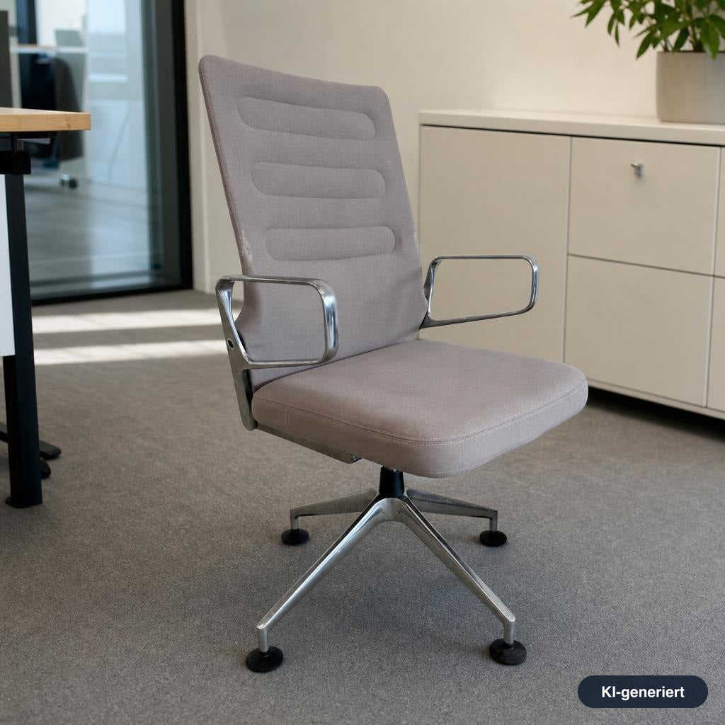 Vitra AC4 Bürostuhl in Beige mit Stoffbezug, poliertem Aluminium-Fußkreuz und Armlehnen in einem modernen Büro.