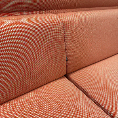 Vitra Alcove 3-Sitzer Sofa in pastellrotem Hopsak-Stoff mit gepolsterten Rückenpaneelen und chromgestell