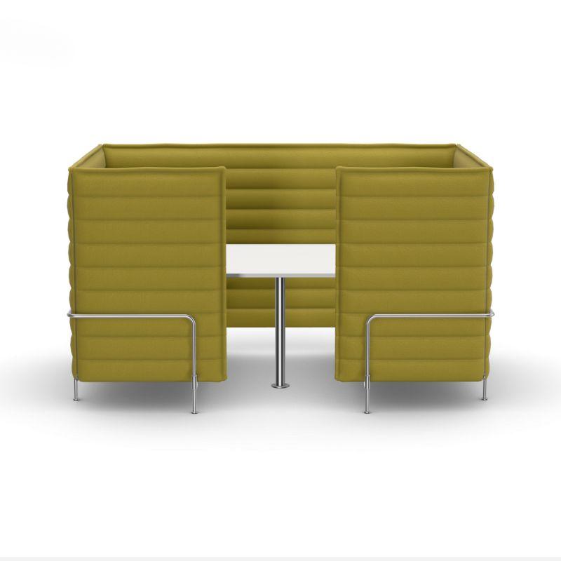 Vitra Alcove Cabin 2-Sitzer Highback Sofa in grün Avocado mit akustisch dämpfenden gepolsterten Seitenpaneelen und integrierter Arbeitsplatte
