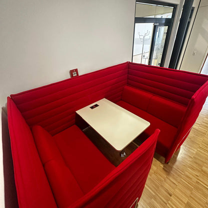 Vitra Alcove Cabin Highback 2-Sitzer in rot mit integriertem Tisch für Büro und Großraumbüro