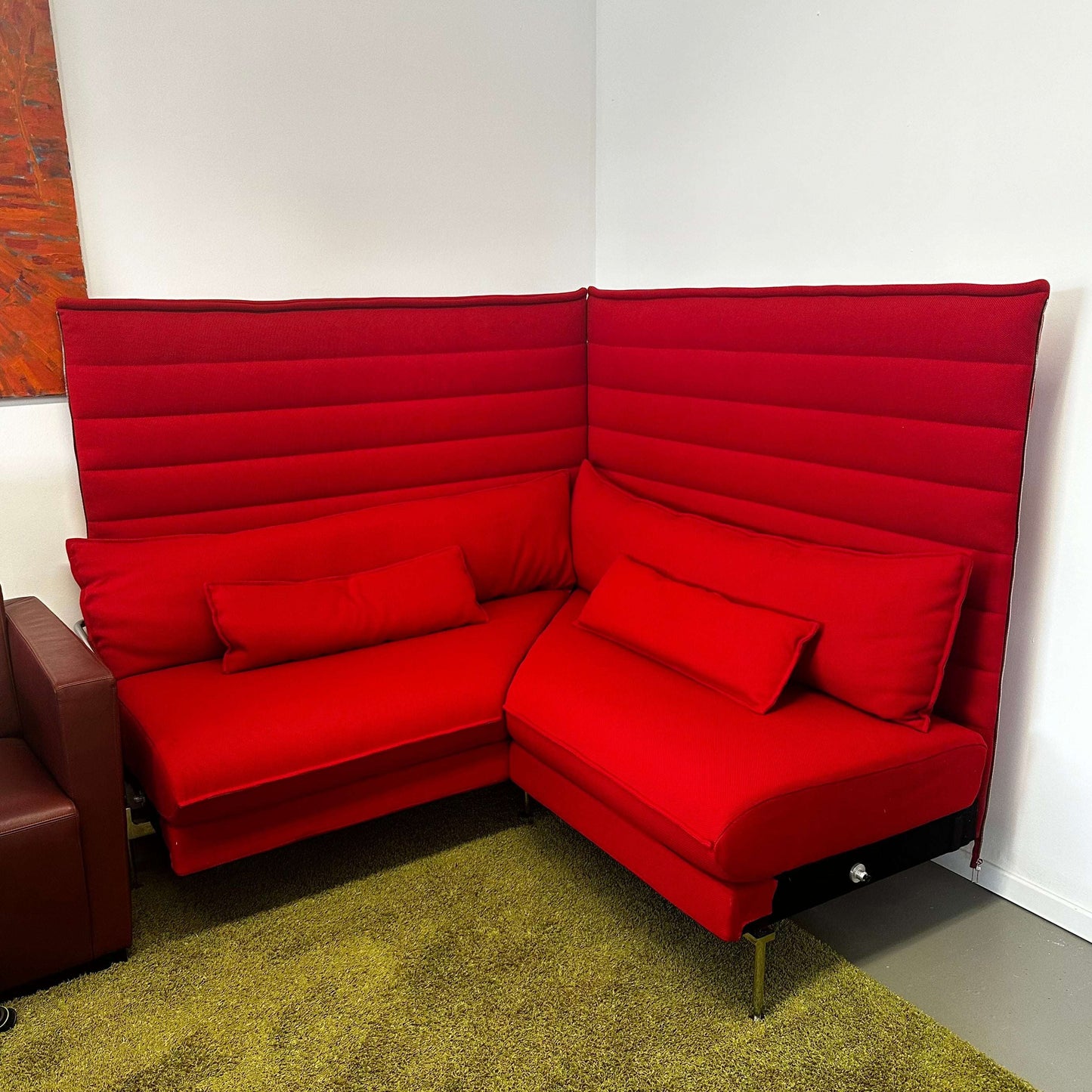 Red Vitra Alcove Ecke expandable corner sofa with high backrest cushions