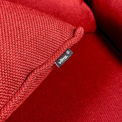 Vitra Alcove Highback 2-Sitzer Sofa in dunkelrotem, robustem Laser RE Stoff mit chromgestell für Büroumgebungen