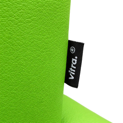 Grüner Lederbezug des Vitra Alcove Lowback Sofas mit schwarzem Marken-Label.