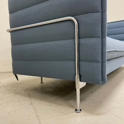 Vitra Alcove Lowback 3-Sitzer Sofa in petrolblau mit Stahlrohrgestell chrom, robust und modern für Büroumgebungen