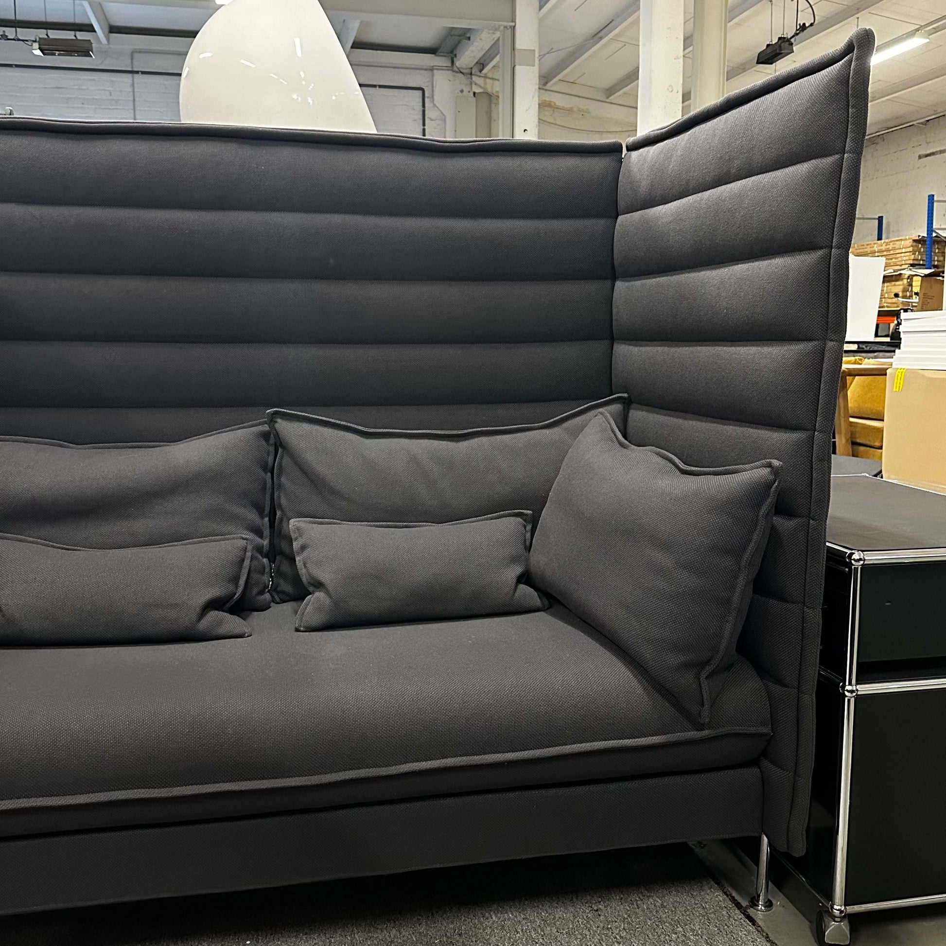 Vitra Alcove Zweisitzer gray two-seater sofa with high backrest and padded cushions in modern design