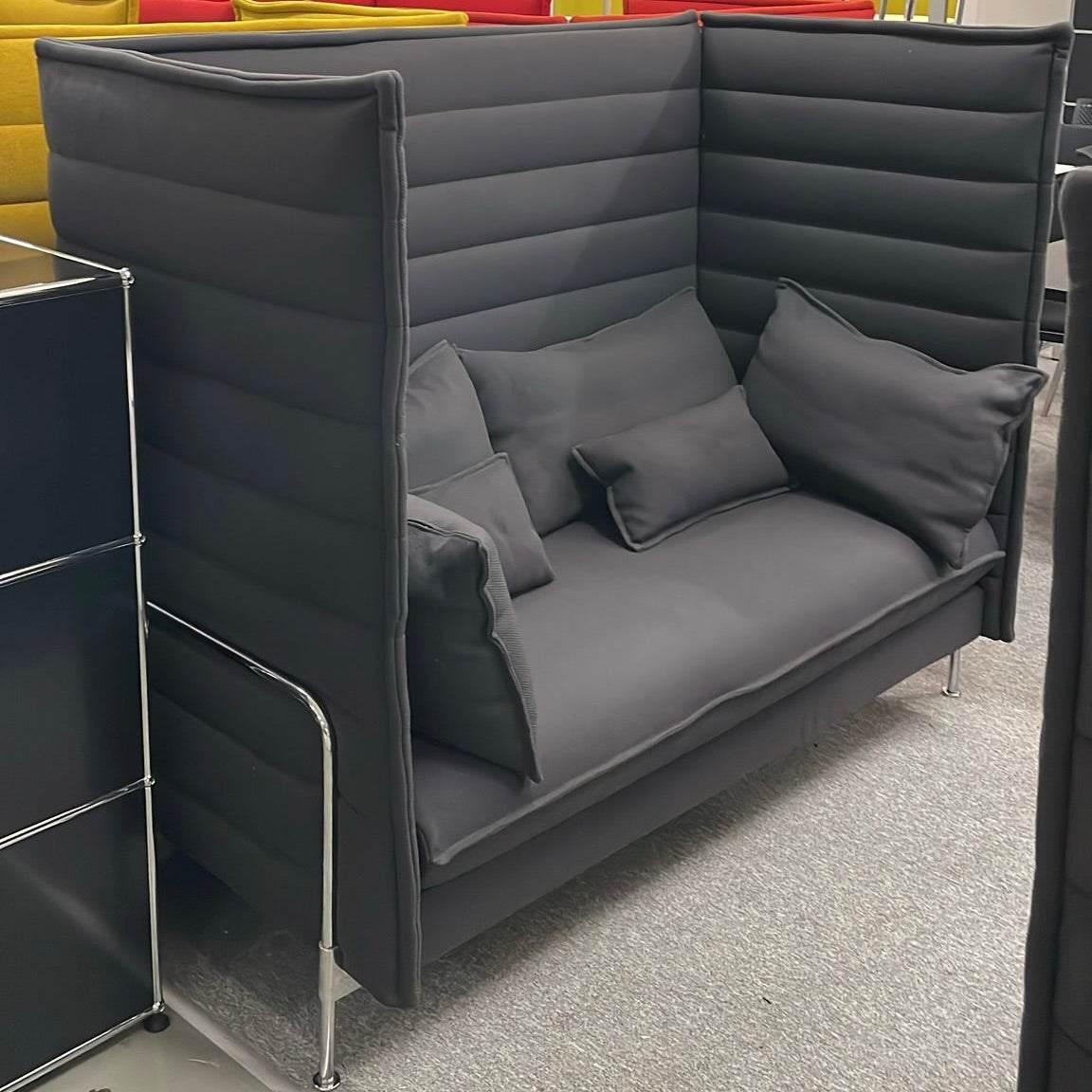 Vitra Alcove Zweisitzer gray two-seater sofa with high sides and cushions for comfort and style