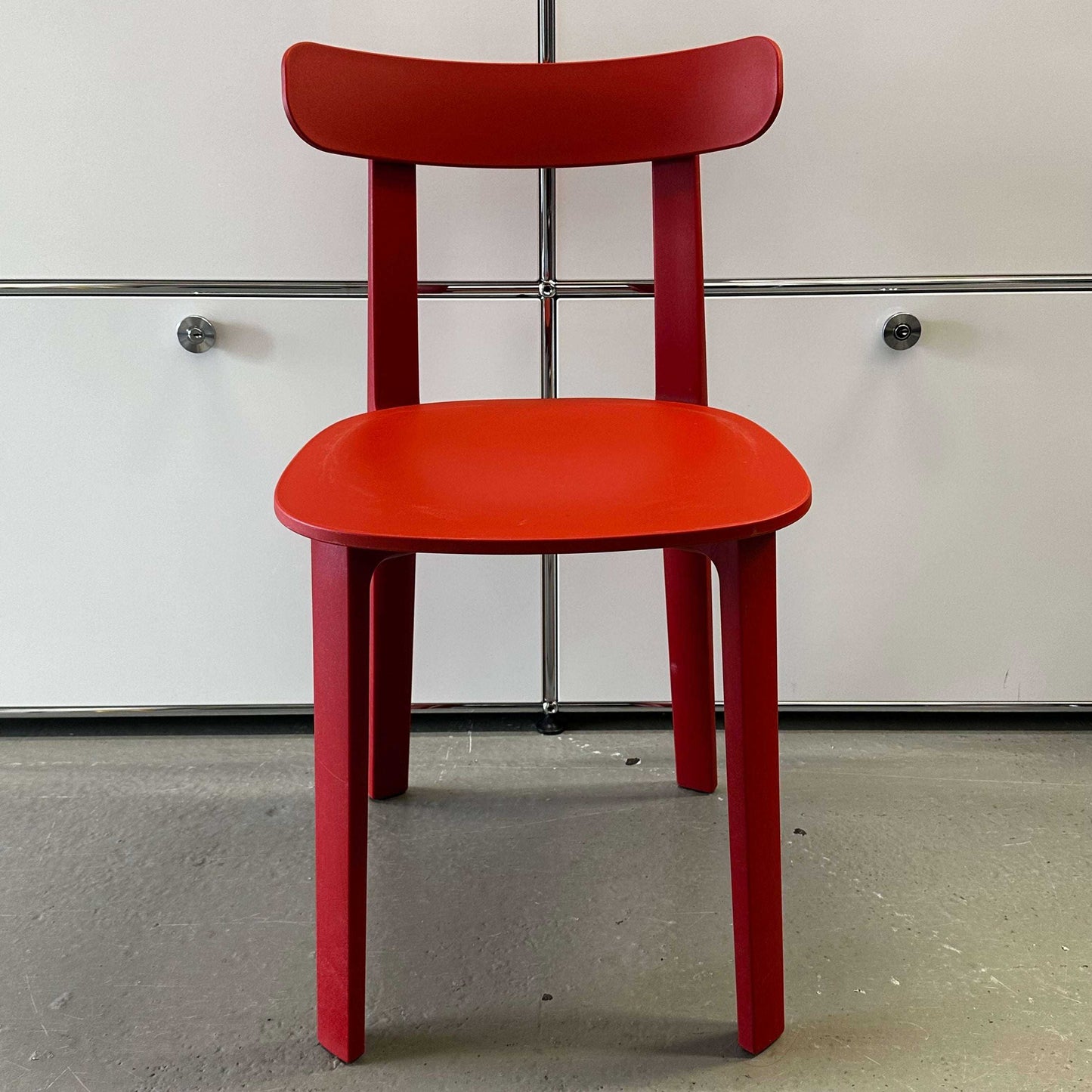 Vitra All Plastic Chair in Backstein color with minimalist design, durable plastic construction, suitable for indoor and outdoor use