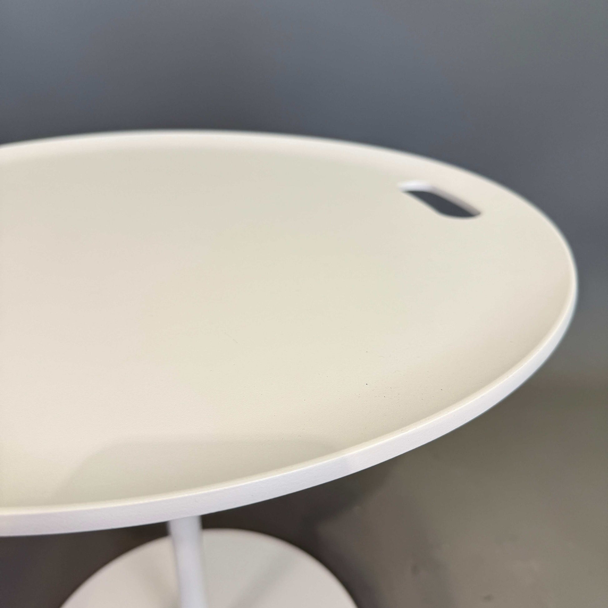Vitra Beistelltisch Rise Table, höhenverstellbar 48-66 cm, Durchmesser 50 cm, weißer runder Tisch
