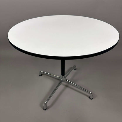 Vitra Besprechungstisch Segmented Table 90cm rund weiß mit schwarzer Kante und Eames Chrom Untergestell