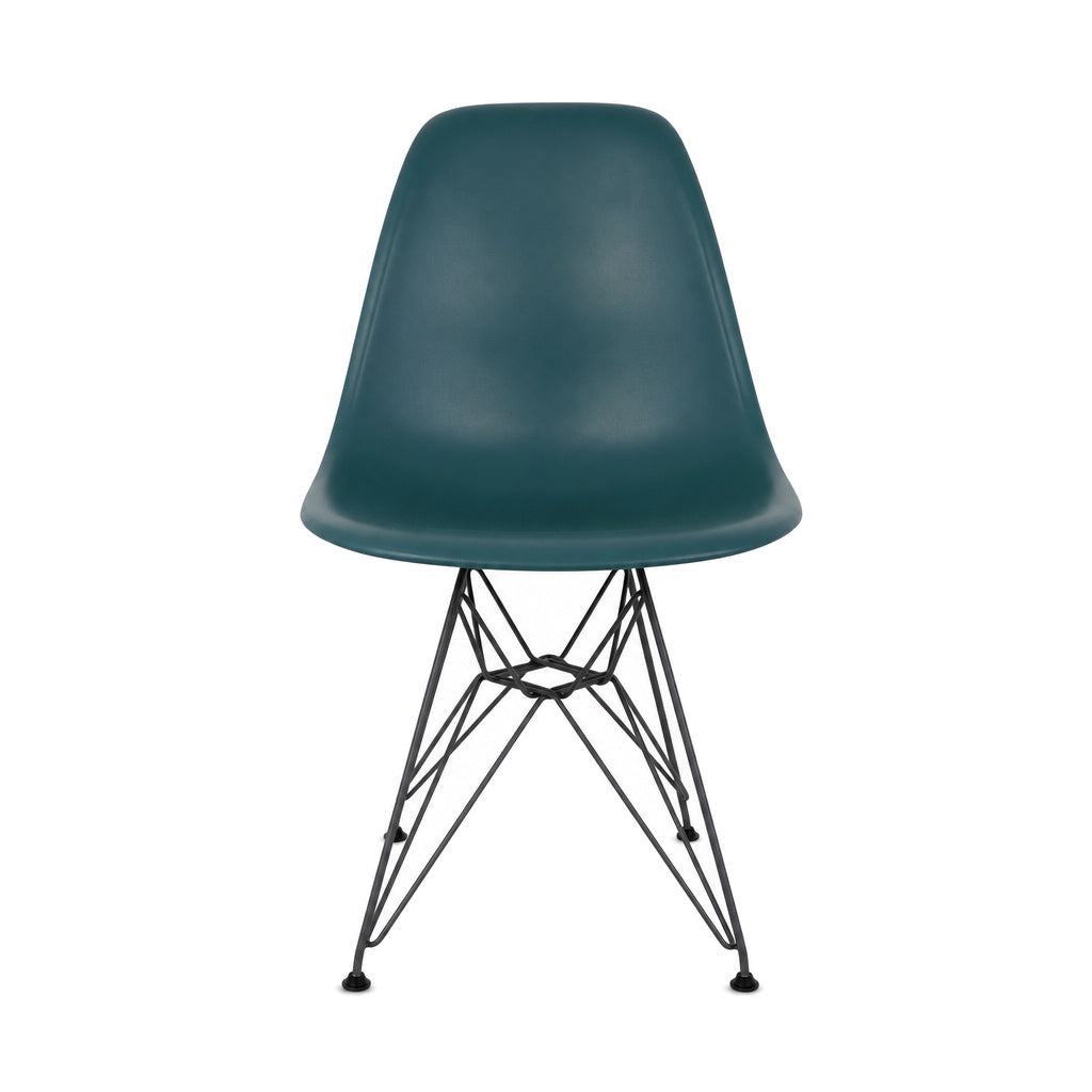 Vitra Eames Plastic Side Chair in dunkelgrün mit grauer Drahtgestell-Basis auf weißem Hintergrund.