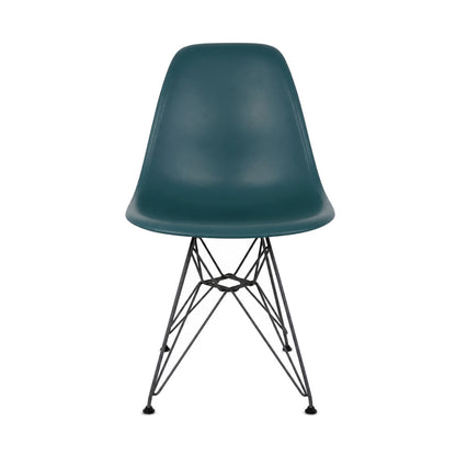 Vitra Eames Plastic Side Chair in dunkelgrün mit grauer Drahtgestell-Basis auf weißem Hintergrund.
