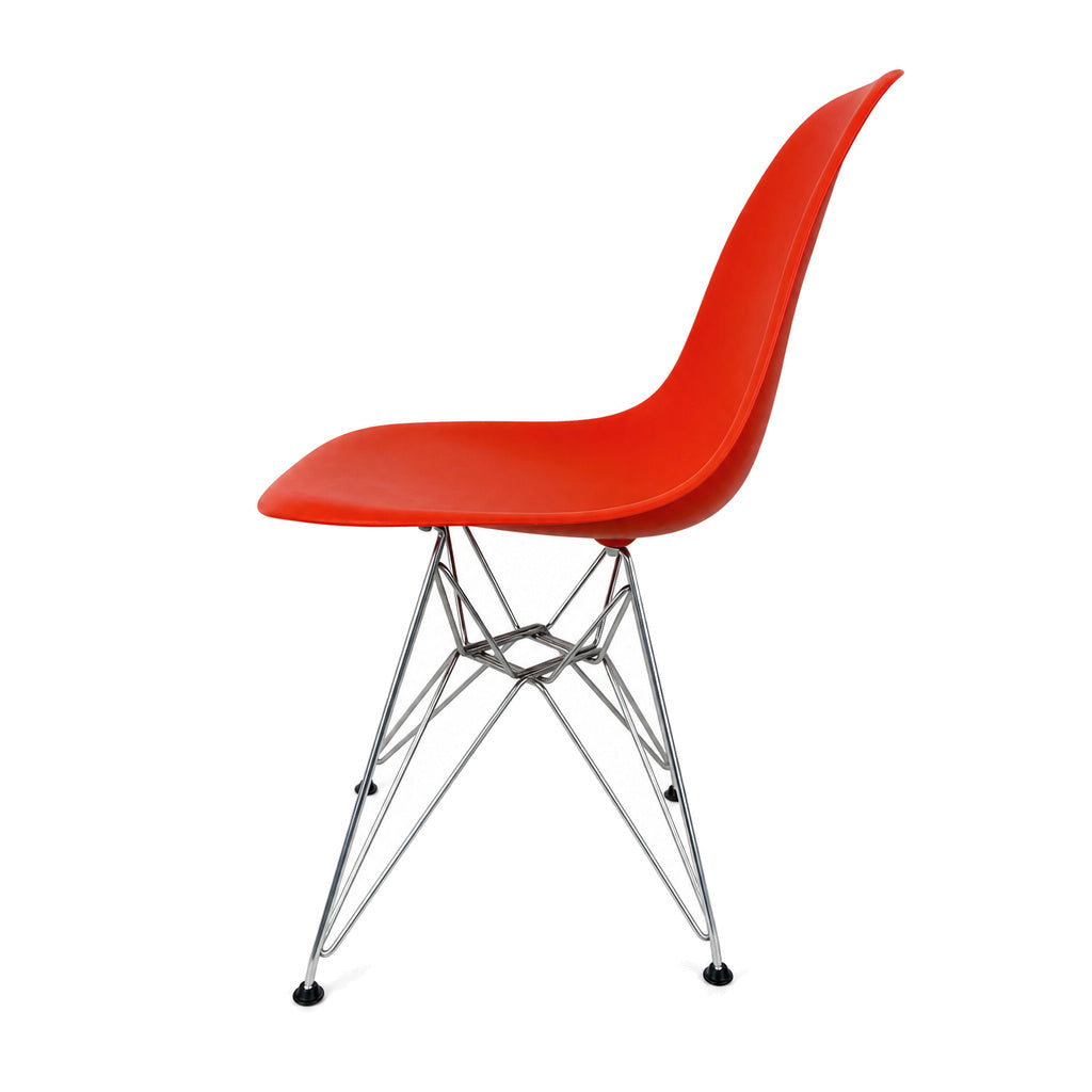 Vitra Eames Plastic Side Chair DSR in Rot/Orange mit Polypropylen-Sitzschale und verchromtem Drahtuntergestell.