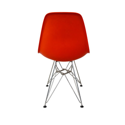 Vitra Eames Plastic Side Chair DSR in Rot/Orange mit Polypropylen-Sitzschale und verchromtem Eiffelturm-Untergestell.