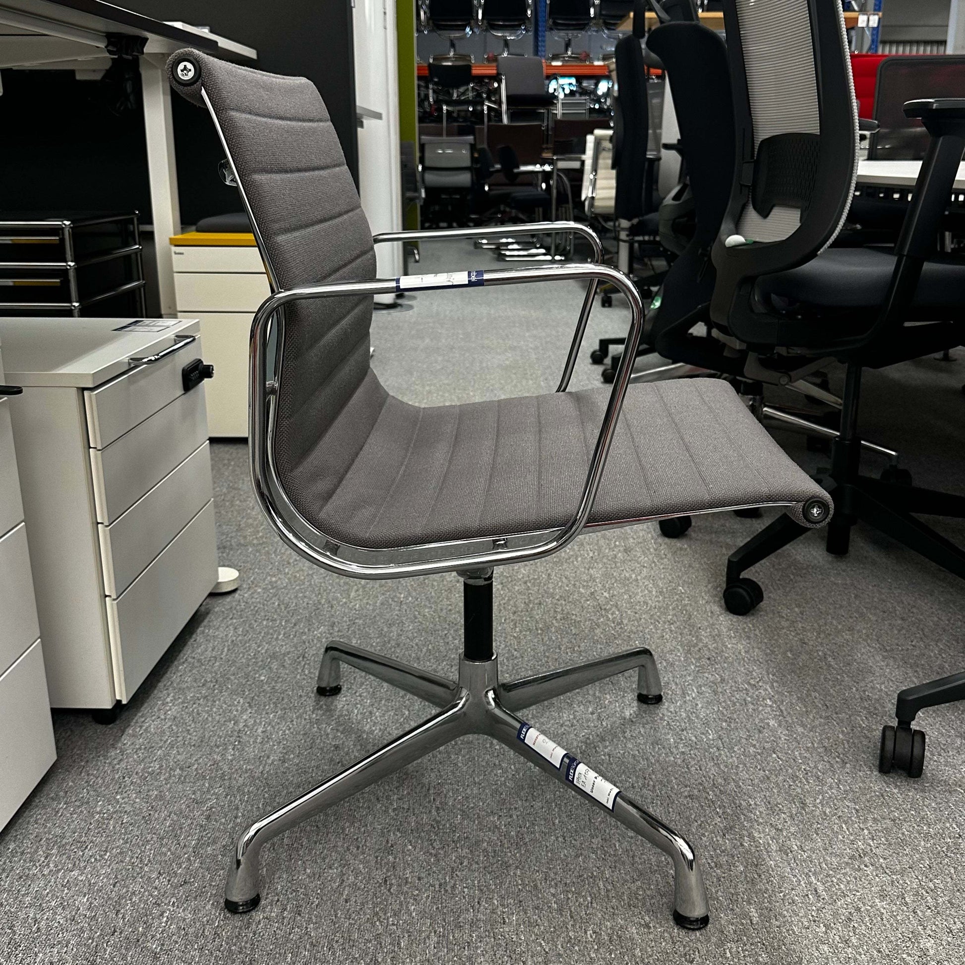 Vitra EA 107 office chair in medium gray hopsak fabric with fixed swivel base