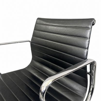 Vitra EA 108 Leder schwarz