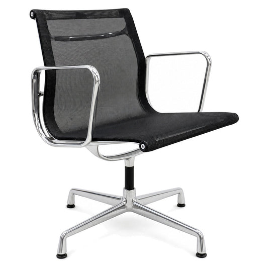 Vitra Eames Alu Chair EA 108 mit schwarzem Netzbezug und poliertem Aluminiumgestell auf einem drehbaren Viersternfuß.