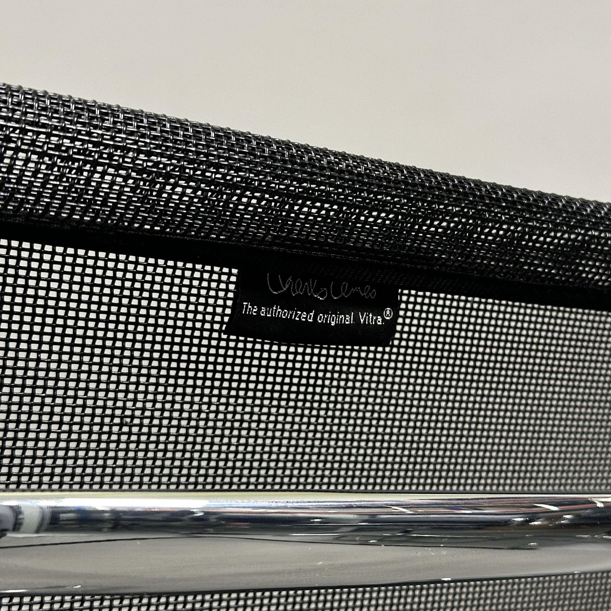 Vitra EA 104 Netz schwarz [AKTION -50€ ➜ GWG<800€]