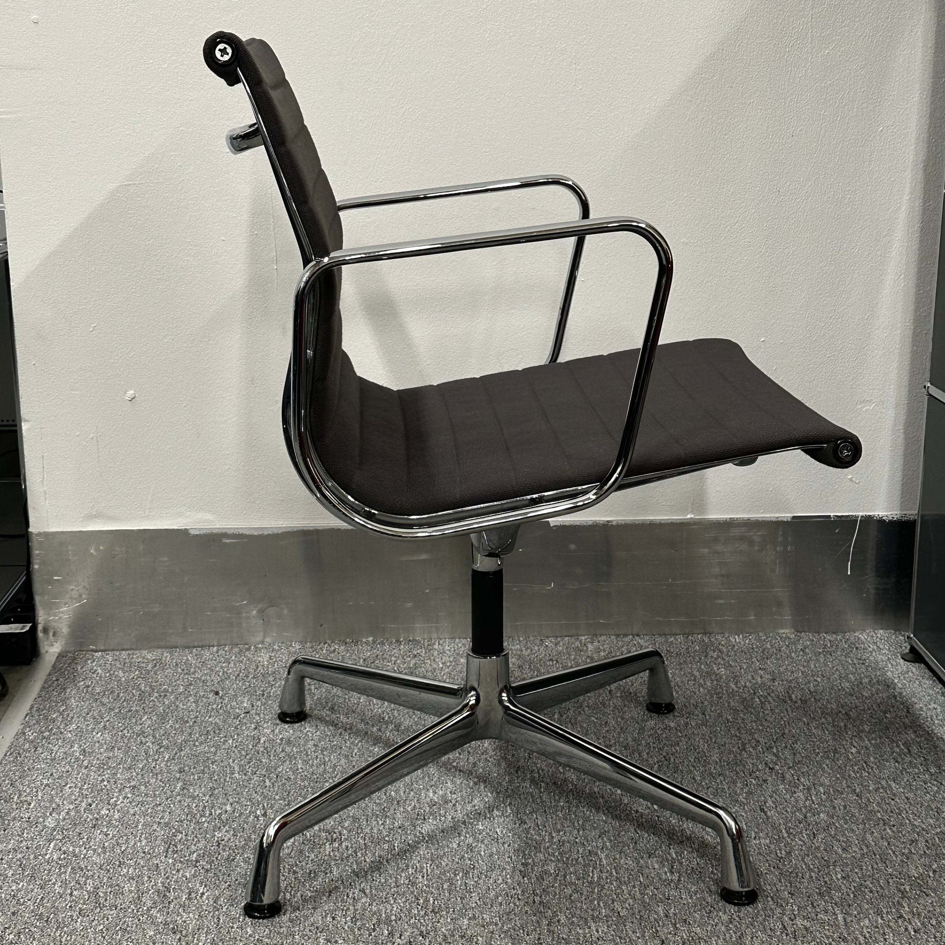 Side view of anthracite Vitra EA 108 swivel office chair with chrome frame and ergonomic design