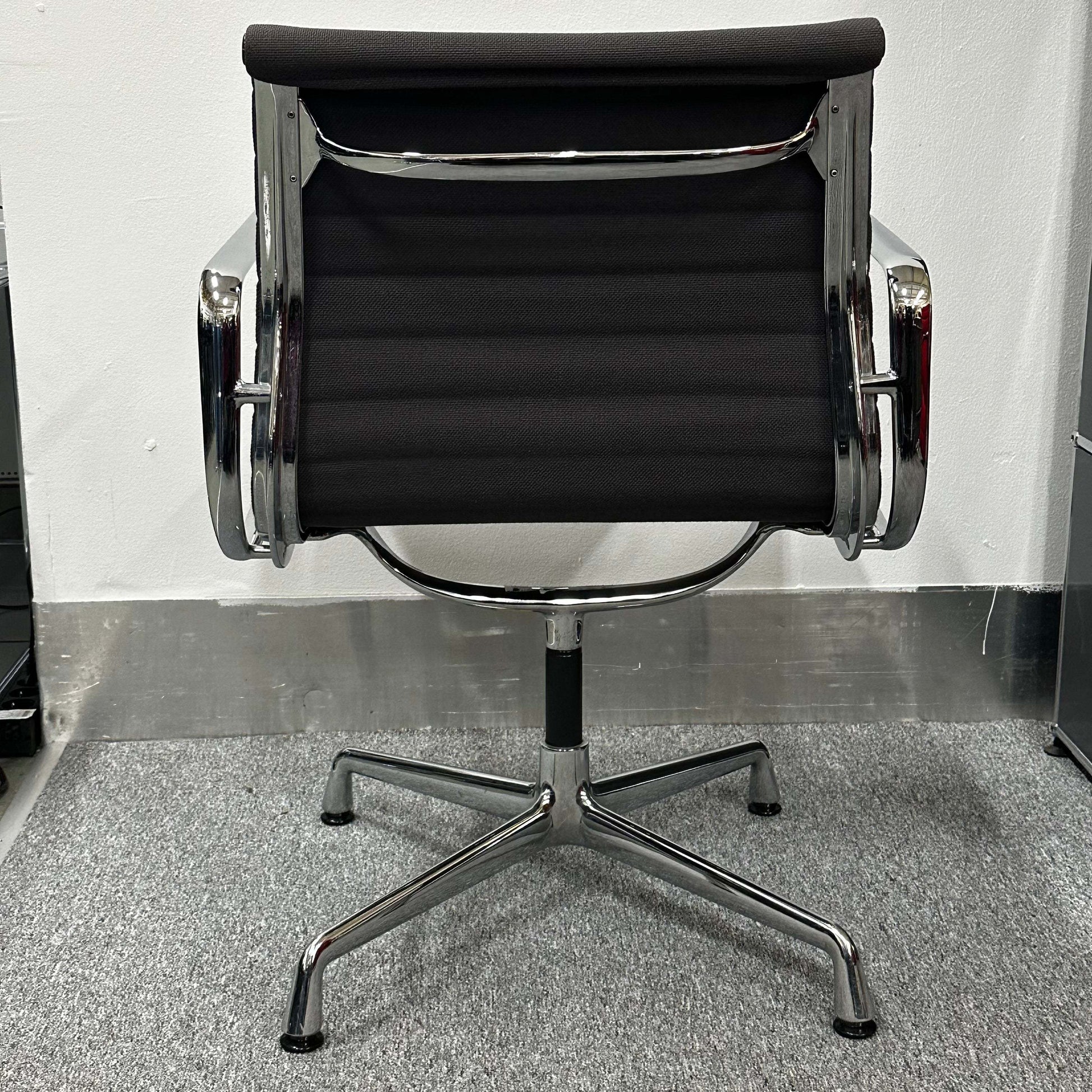 Vitra EA 108 anthracite swivel office chair with chrome frame and ribbed backrest