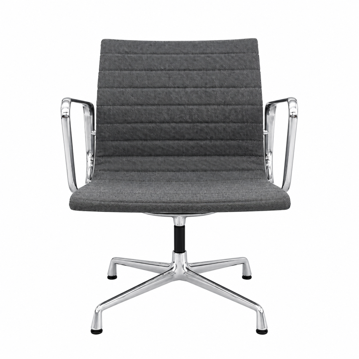 Vitra Eames Alu Chair EA108 in grauem Hopsak-Stoff mit poliertem Aluminiumgestell und Armlehnen.