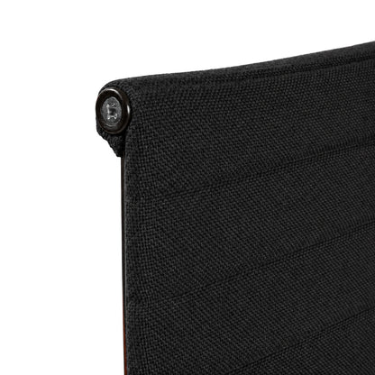 Detailaufnahme des schwarzen Vitra EA 112 Hopsak Stuhls mit strukturierter Stoffoberfläche und markantem Seitenelement.