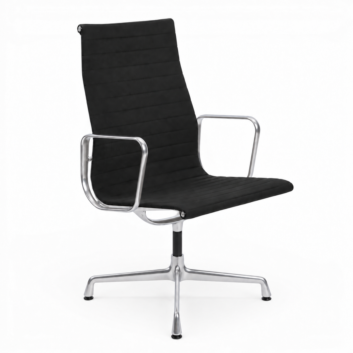 Vitra EA 112 Bürostuhl in schwarzem Hopsak-Stoff mit poliertem Aluminiumgestell und Armlehnen auf weißem Hintergrund.