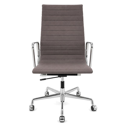 Vitra EA 119 Bürostuhl mit grauem Hopsak-Bezug, verchromtem Gestell und fünfstrahligem Rollenfuß auf weißem Hintergrund.