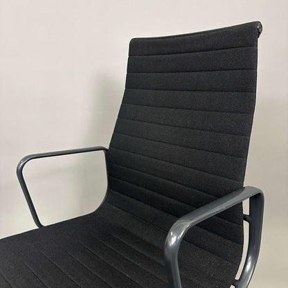 Vitra EA 119 Hopsak black office chair with adjustable tilt and gas lift, black tubular frame and five-star aluminum base
