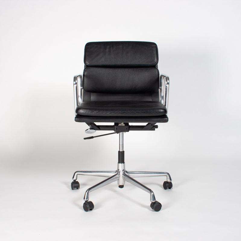 Vitra EA 217 Bürostuhl aus schwarzem Leder mit poliertem Aluminiumgestell und verstellbarer Rückneigemechanik