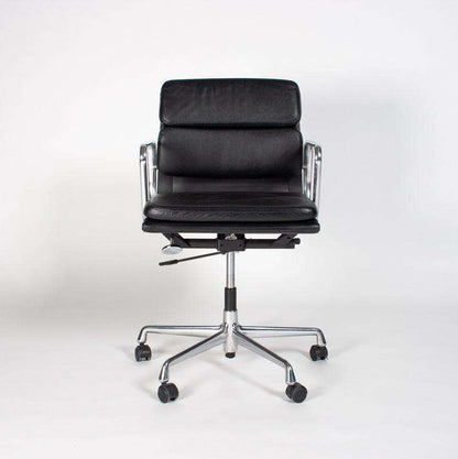 Vitra EA 217 Bürostuhl aus schwarzem Leder mit poliertem Aluminiumgestell und verstellbarer Rückneigemechanik