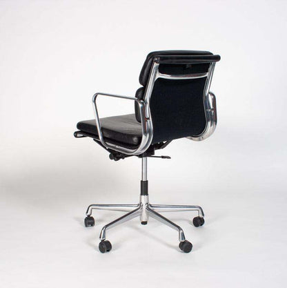 Vitra EA 217 Bürostuhl mit schwarzem Lederbezug und poliertem Aluminiumgestell, höhenverstellbar und mit arretierbarer Rückneigemechanik